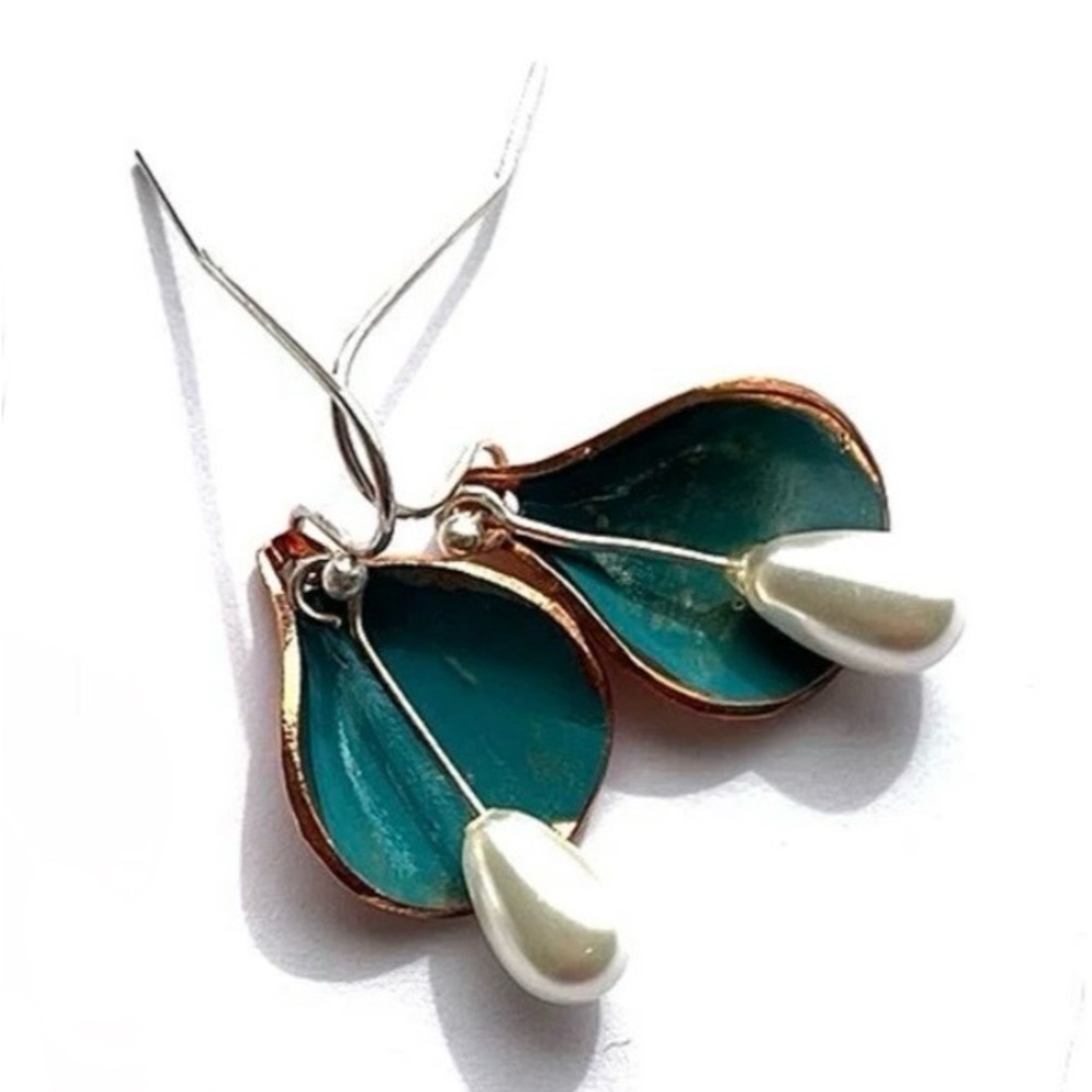 “Not a Silver Spoon” Shiny Turquoise Coated Copper Scoop Suspended Pearl Earring - Picture 5 of 7